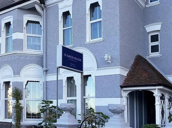 Hastings Beach hotels