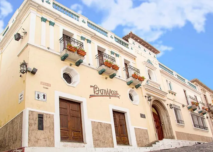 Quetzaltenango hotels near Parque Centro America