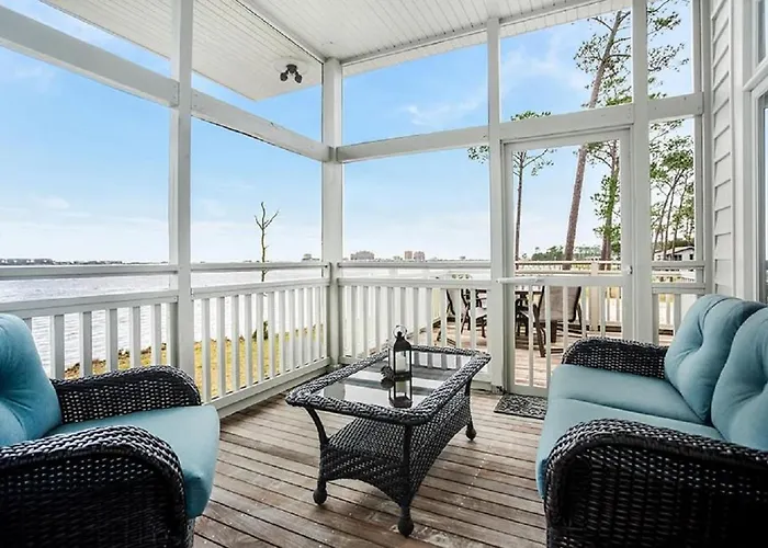 Gulf Shores hotels near Alabama Gulf Coast Zoo