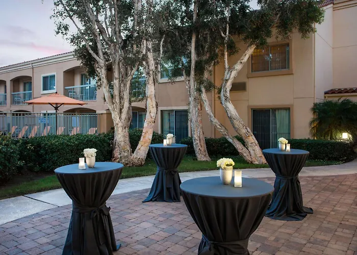 Camarillo hotels near Camarillo Public Library