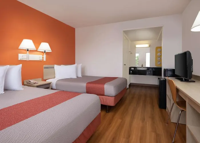 Santa Maria (Santa Barbara County) Beach hotels