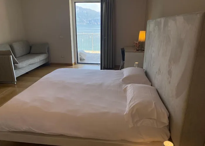 Torri Del Benaco Hotels With Amazing Views