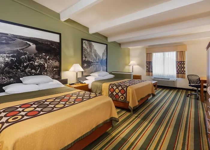Beaumont hotels near Fire Museum of Texas