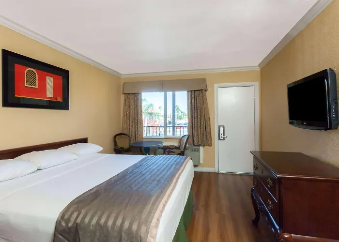 El Cajon Beach hotels