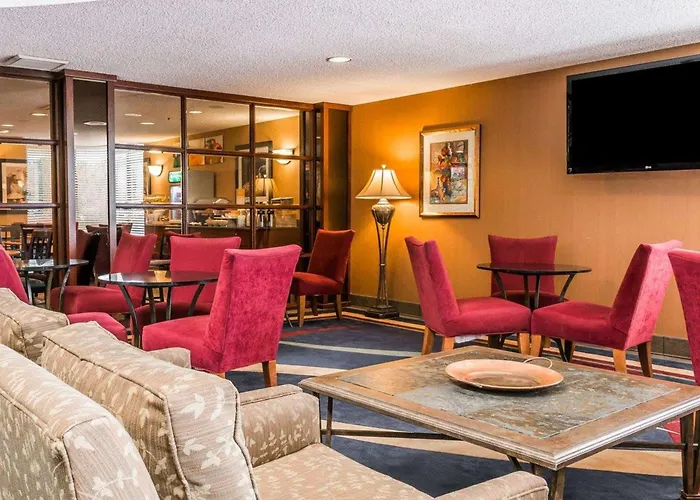 Auburn Hills hotels near Meadow Brook Hall