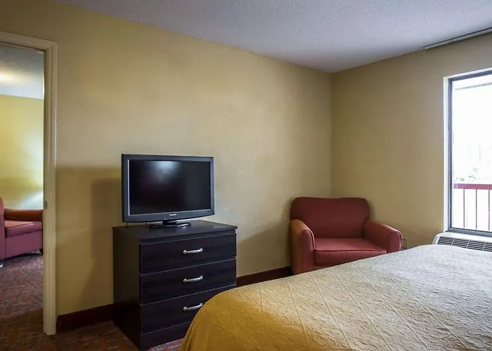 Monroe Beach hotels