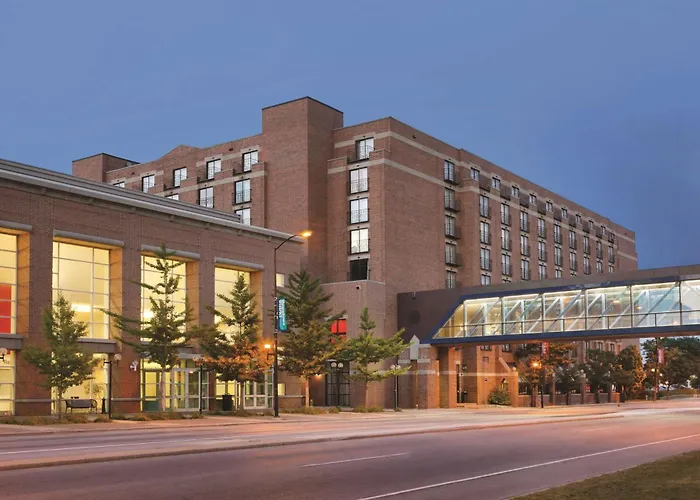 Green Bay hotels near Bay Beach Amusement Park