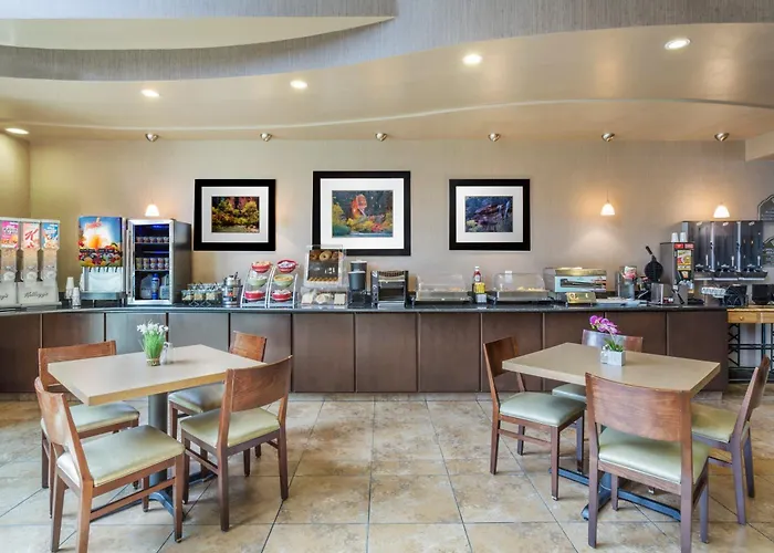 St. George hotels near Thunder Junction All Abilities Park