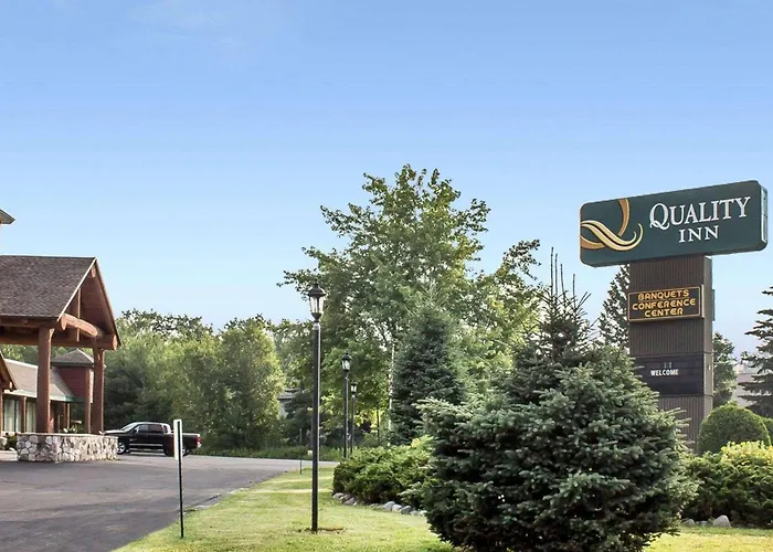 Rhinelander hotels near Art Start