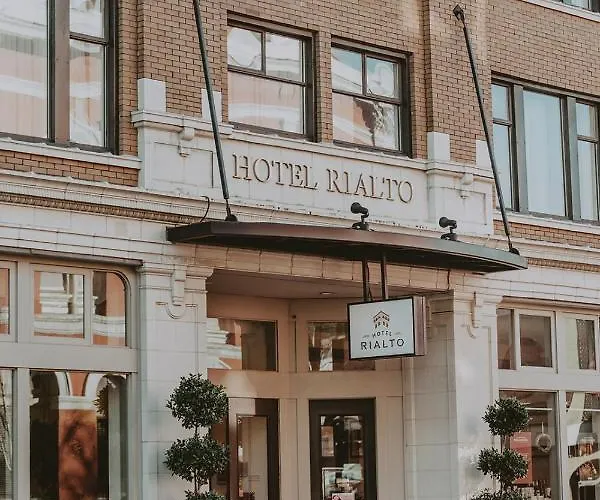 Victoria hotels near Fisherman's Wharf Park