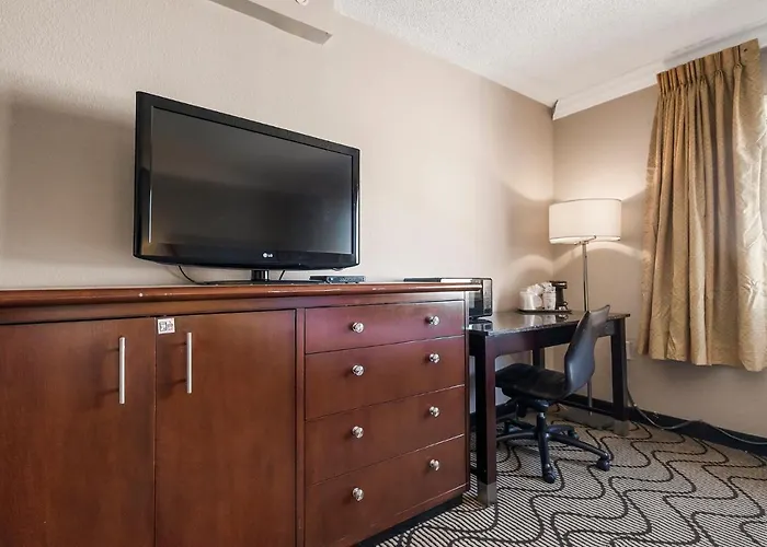 Oakland Beach hotels