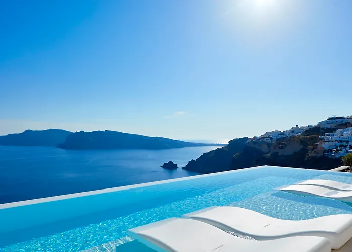 Oia (Santorini) Hotels With Amazing Views