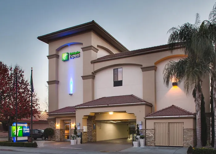 Redwood City hotels near Edgewood Park Natural Preserve