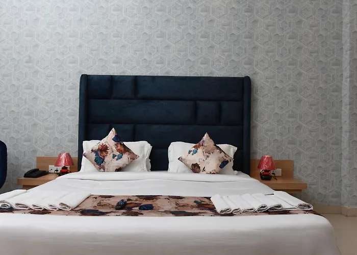 Amritsar hotels near Harmandir Sahib