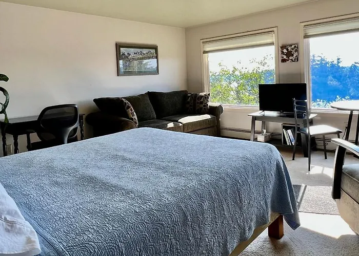 Kodiak Beach hotels