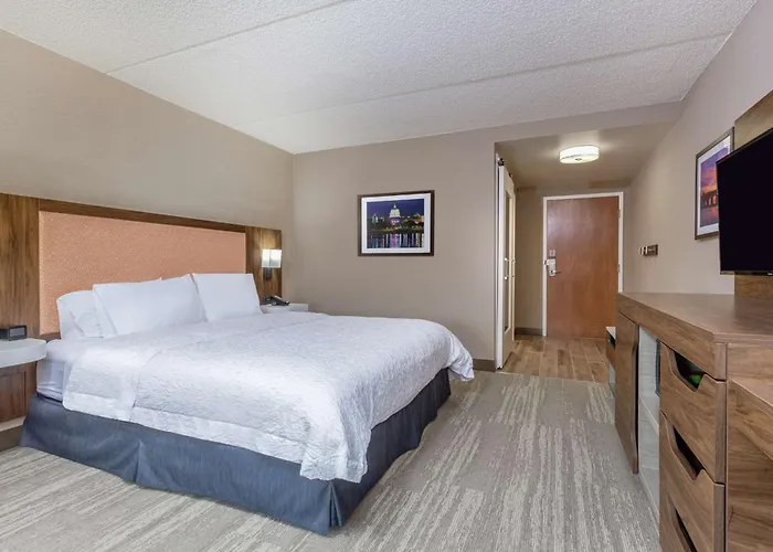 Harrisburg hotels near National Civil War Museum