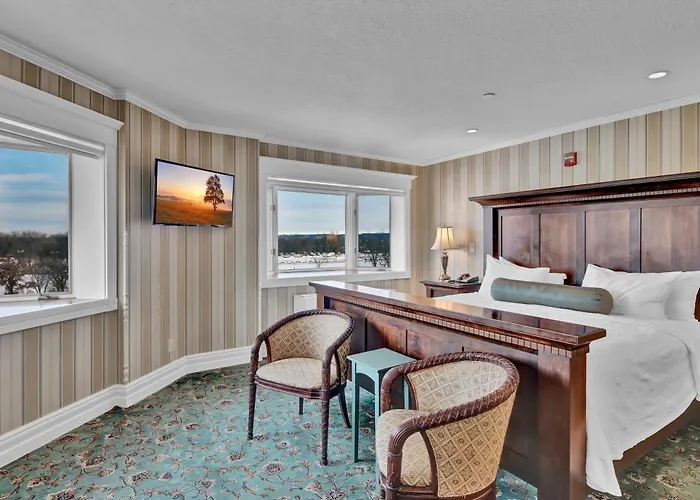 Red Wing Beach hotels