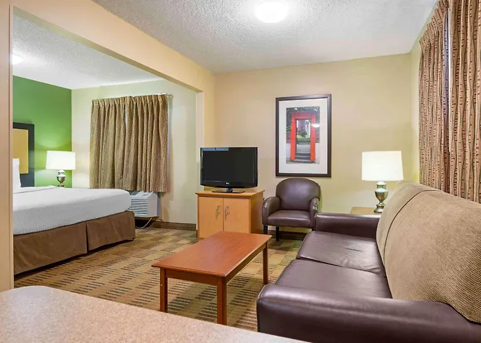 Maumee Beach hotels