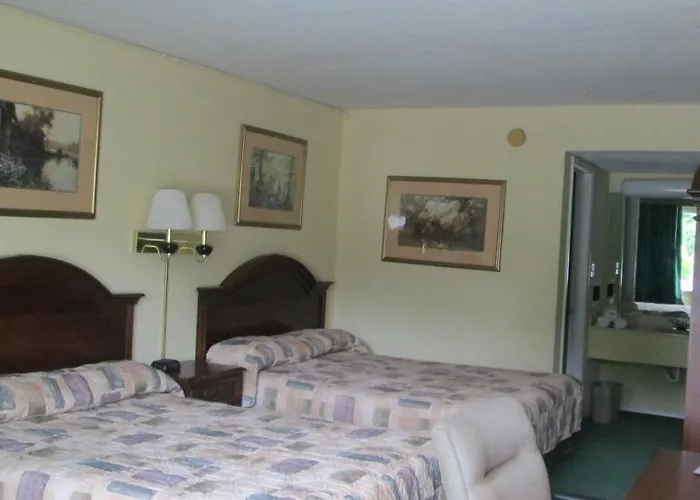 Fayetteville hotels near Airborne and Special Operations Museum