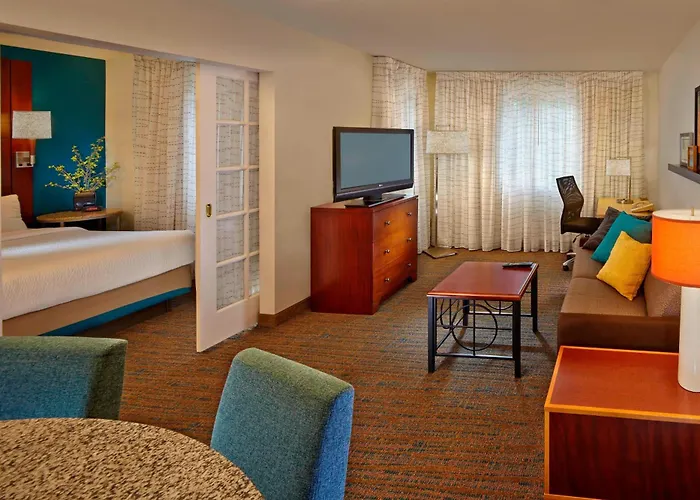 Tewksbury hotels near Shedd Park