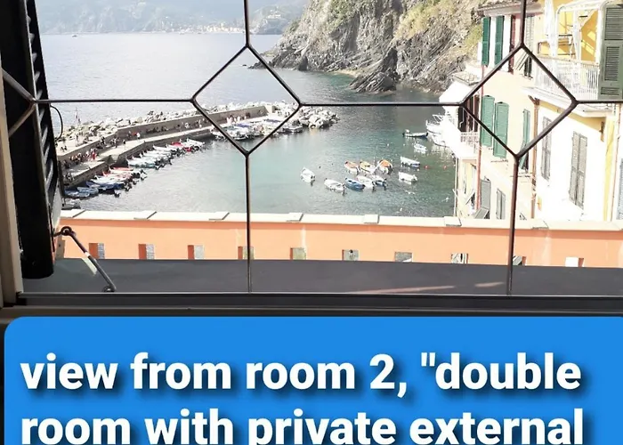 Vernazza Beach hotels