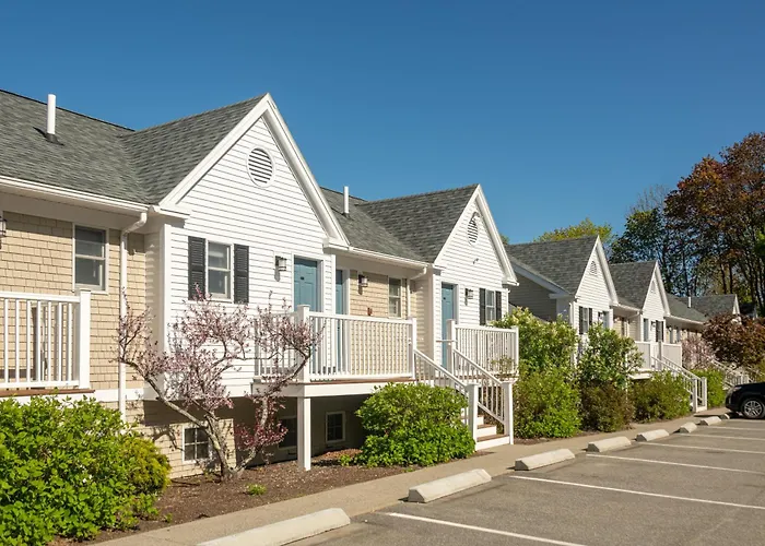 Bar Harbor hotels near Shore Path