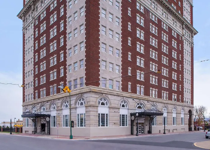Utica Beach hotels