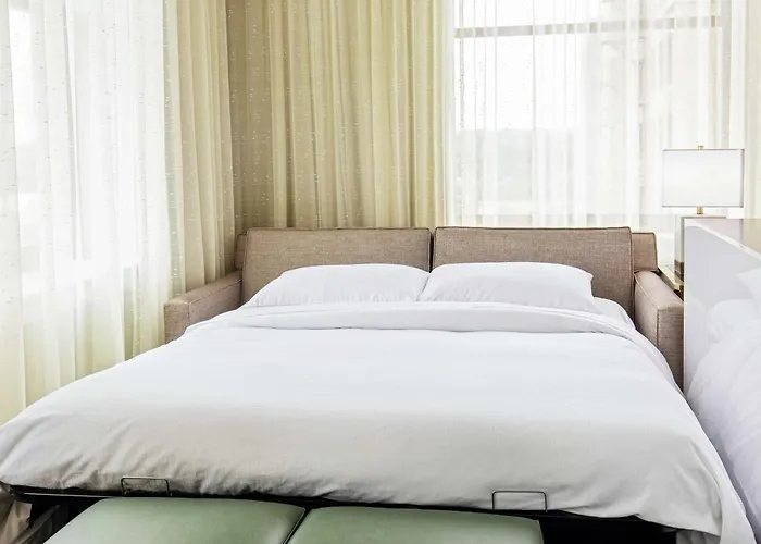 Youngstown hotels near Lily Pond, Mill Creek Park