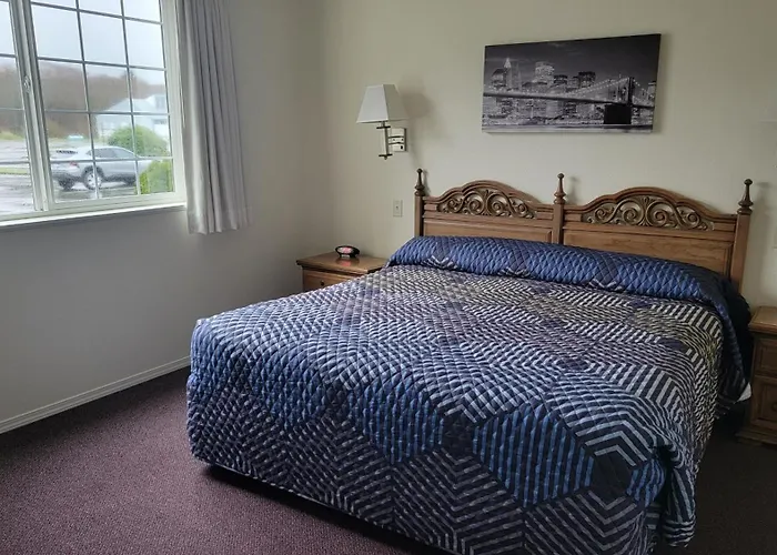 Crescent City hotels near Ocean World