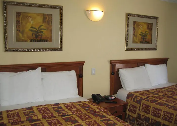 Long Beach hotels near The Queen Mary