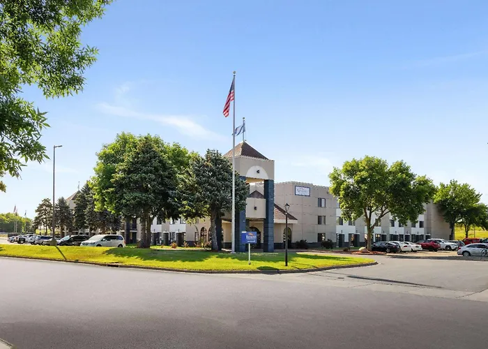Shakopee hotels near Huber Park