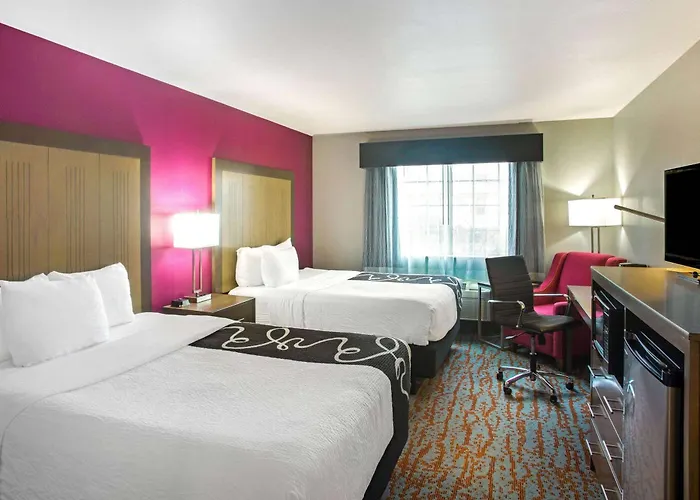 Fort Smith Beach hotels