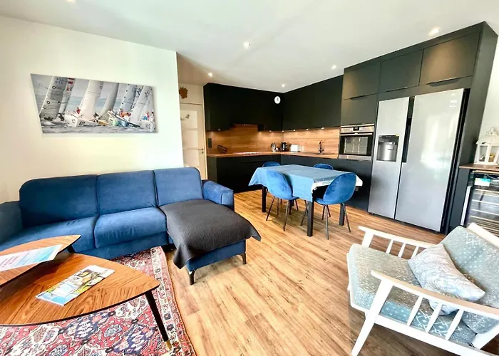 Roscoff Beach hotels
