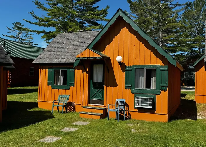 Mackinaw City hotels near Colonial Michilimackinac