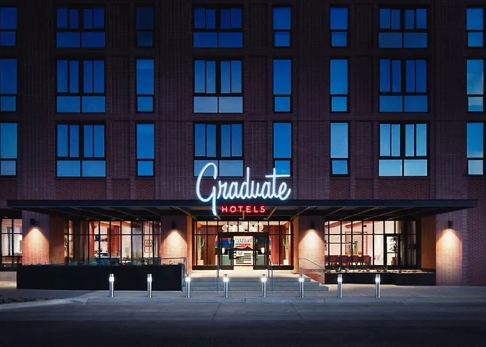 Tucson hotels near Tucson Botanical Gardens