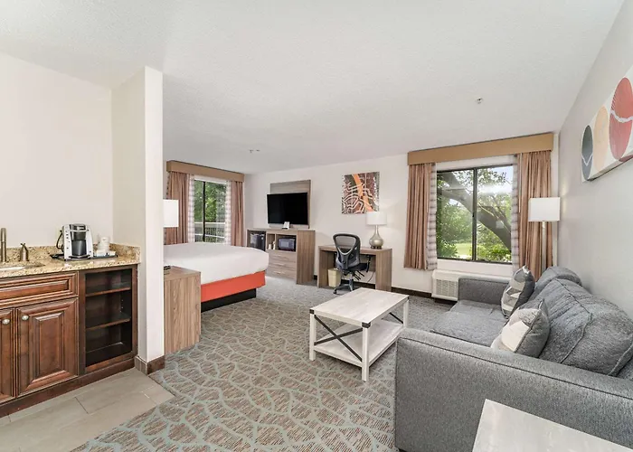 Kernersville hotels near Paul J Ciener Botanical Garden