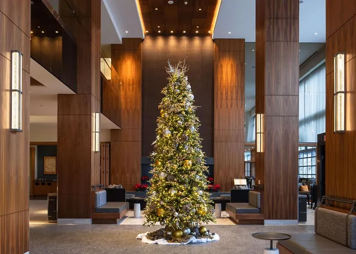 Vancouver hotels near 
