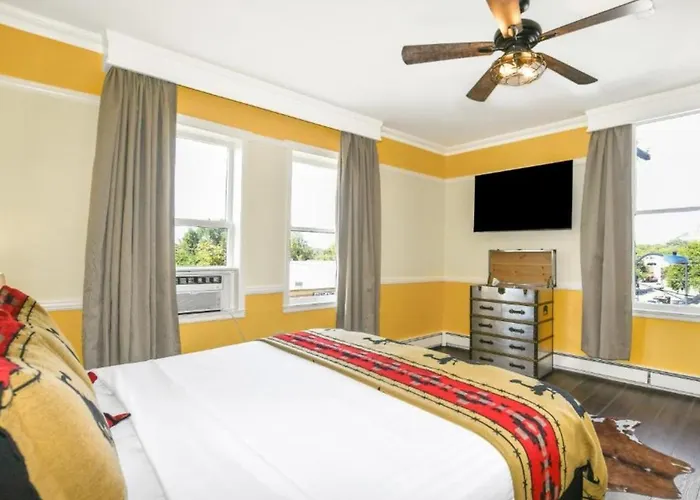 Prescott hotels near Sharlot Hall Museum