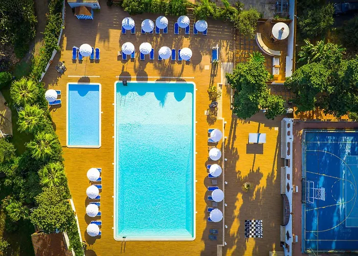 Cefalu Beach hotels