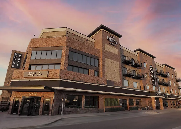 Parker hotels near Challenger Regional Park