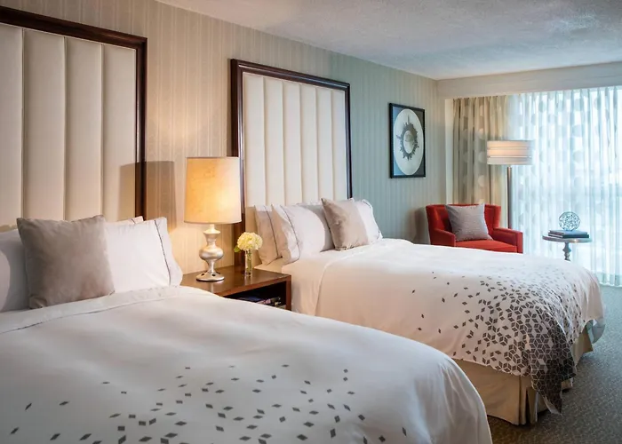 Elizabeth Beach hotels
