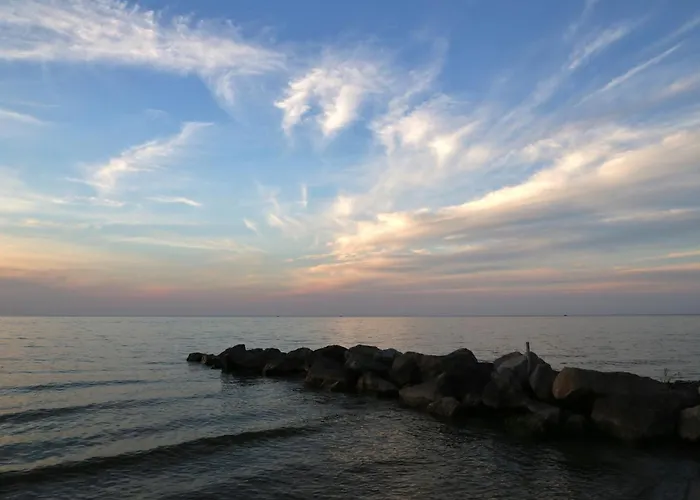 Erie hotels near Presque Isle State Park