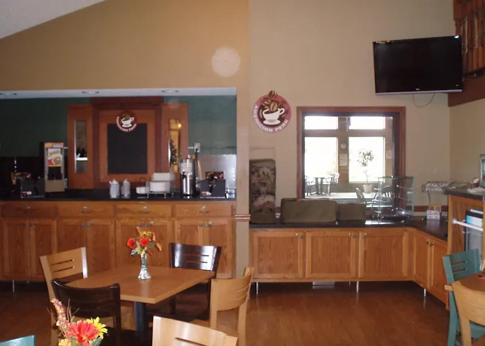 Hutchinson hotels near McLeod County Veterans Memorial Park