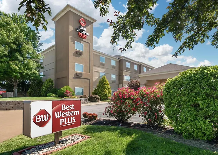 Washington hotels near Iron Spike Model Train Museum