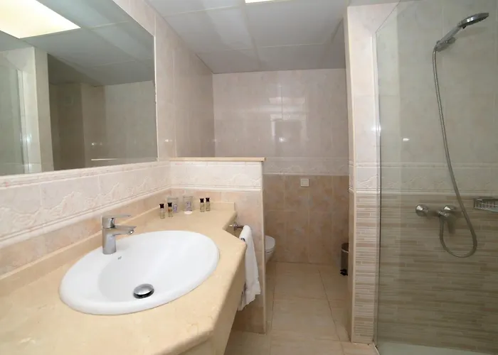 Fuengirola hotels near Bioparc