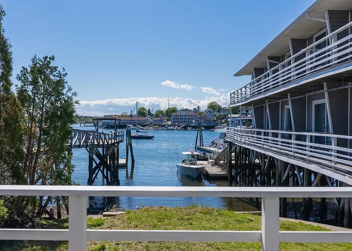 Boothbay Harbor Beach hotels