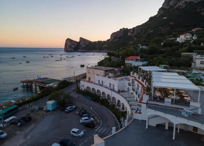Massa Lubrense Beach hotels