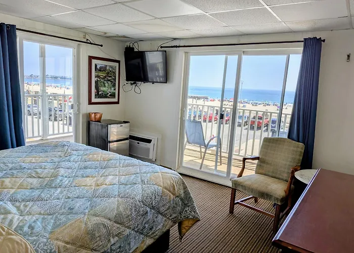 Hampton hotels near Hampton Beach State Park