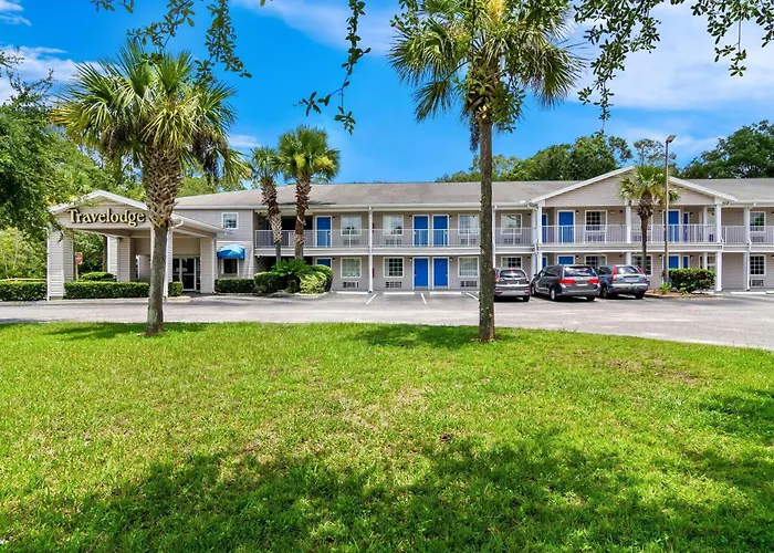Macclenny hotels near Heritage Park Village