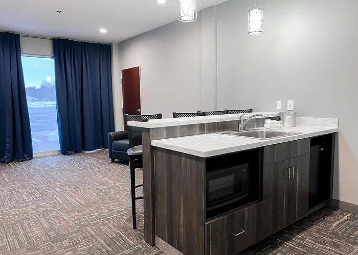 Eau Claire Beach hotels
